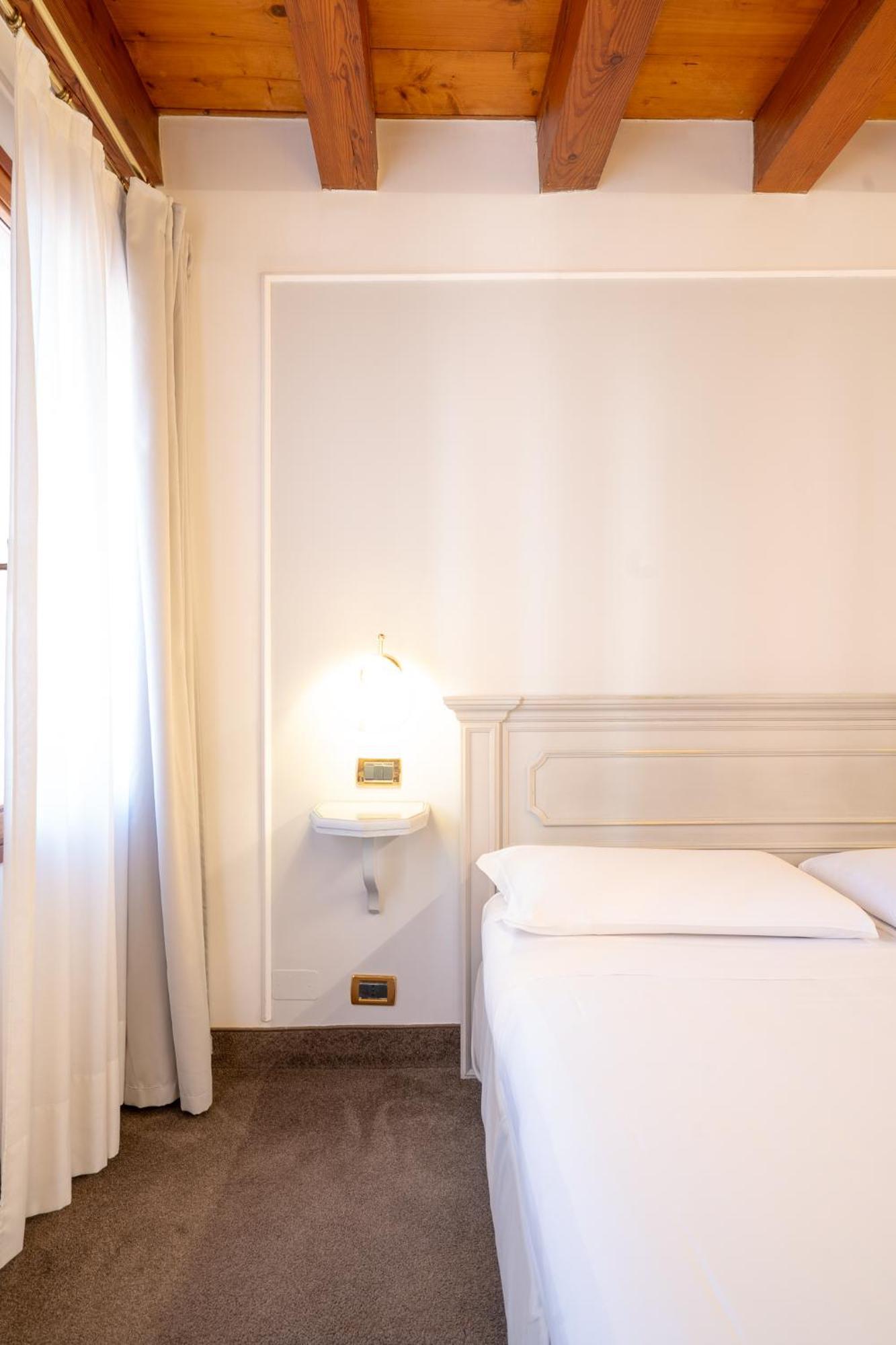 Alla Corte Rossa Venice Exterior photo