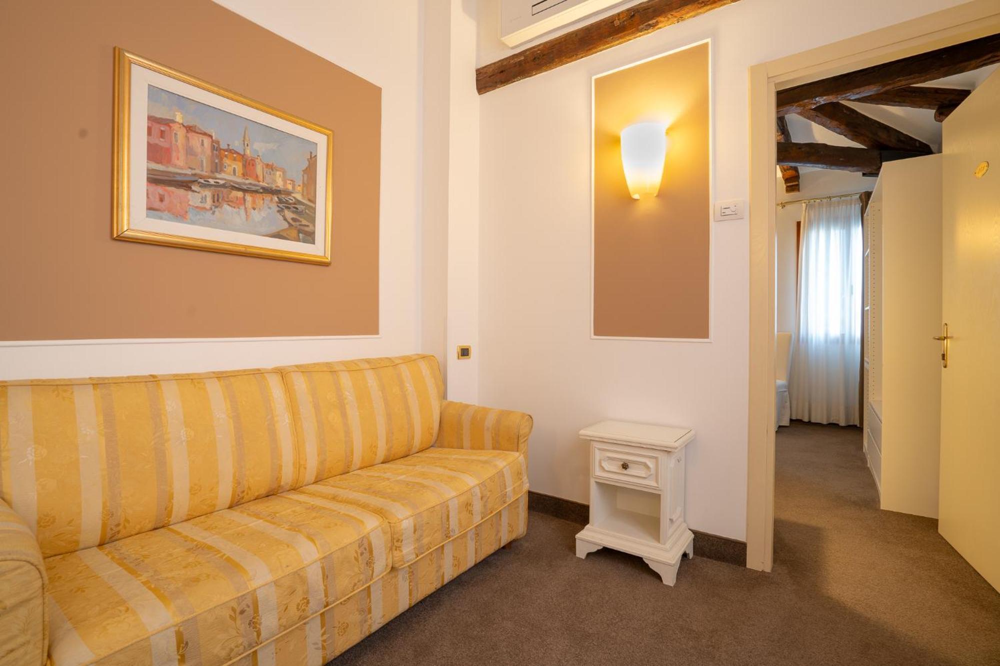 Alla Corte Rossa Venice Exterior photo
